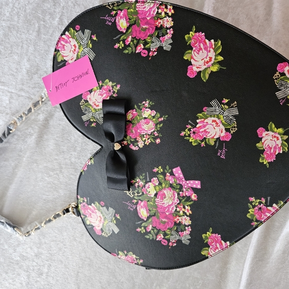 Betsey Johnson LARGE Heart Tote Purse-New w/tags - Picture 7 of 7